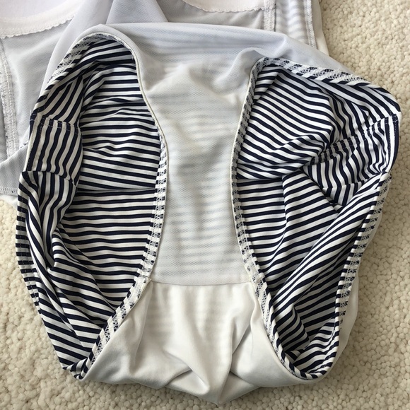 NWOT Nip Tuck Swim Sorrento Stripe Joanne One Piece Swimsuit Size 6 - Picture 11 of 16